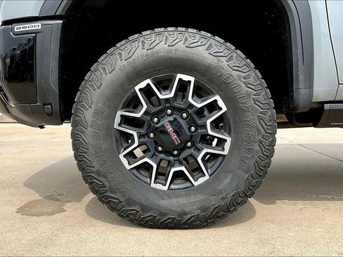 Used 2024 GMC Sierra 2500 AT4X image 11