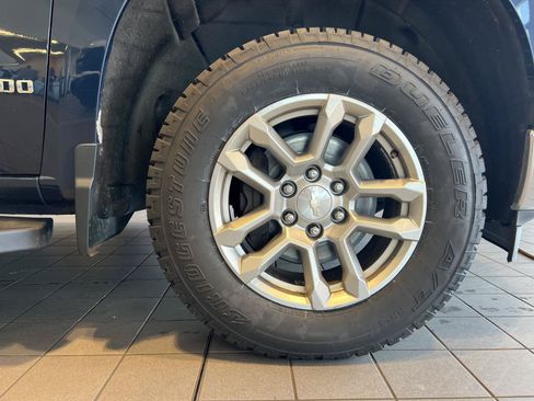 Used 2023 Chevrolet Silverado 1500 LT w/ Z71 Off-Road Package AWD/4WD image 14