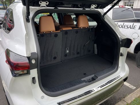 Used 2024 Toyota Highlander Platinum AWD/4WD image 25