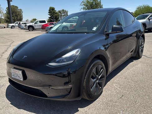 Used 2024 Tesla Model Y Long Range AWD/4WD image 4