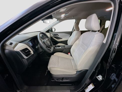 Used 2023 Nissan Rogue SV AWD/4WD image 13