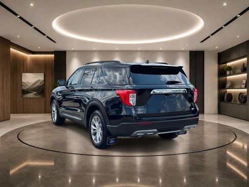 Used 2020 Ford Explorer XLT w/ Equipment Group 202A AWD/4WD image 7