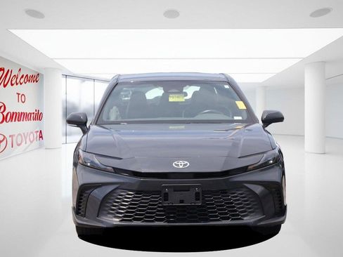 Certified 2025 Toyota Camry SE FWD image 4