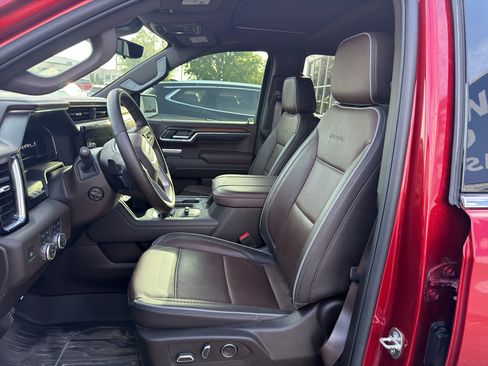 Used 2024 GMC Sierra 1500 Denali w/ Technology Package AWD/4WD image 8