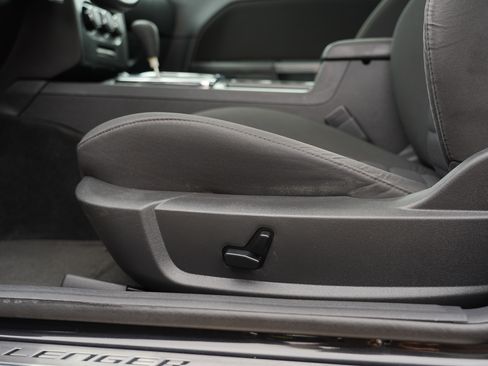 Used 2009 Dodge Challenger R/T RWD image 15