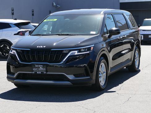 Used 2024 Kia Carnival LX FWD image 7
