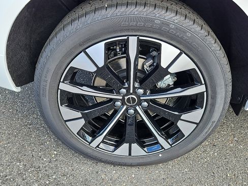 New 2026 Volvo XC60 B5 Plus w/ Protection Package Premier image 7