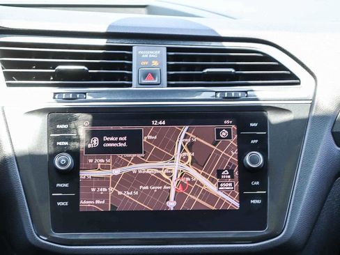 Used 2018 Volkswagen Tiguan SEL Premium FWD image 15