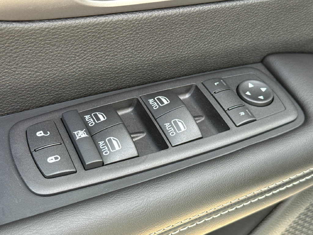 New 2027 Chrysler Pacifica Select FWD image 20