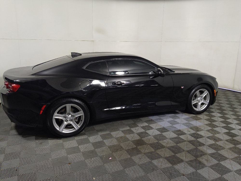 Used 2020 Chevrolet Camaro LT RWD image 10