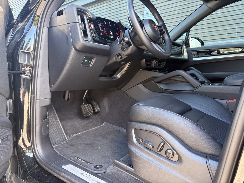 Certified 2026 Porsche Cayenne E-Hybrid AWD/4WD image 4