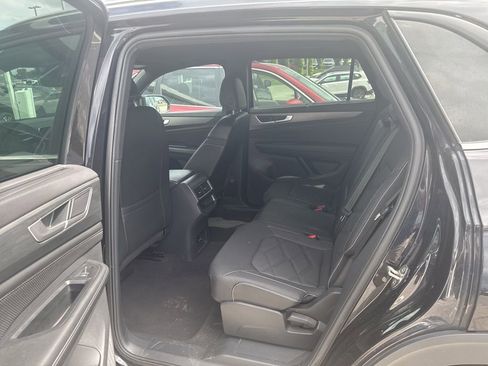 Used 2024 Volkswagen Atlas Cross Sport SE FWD image 5