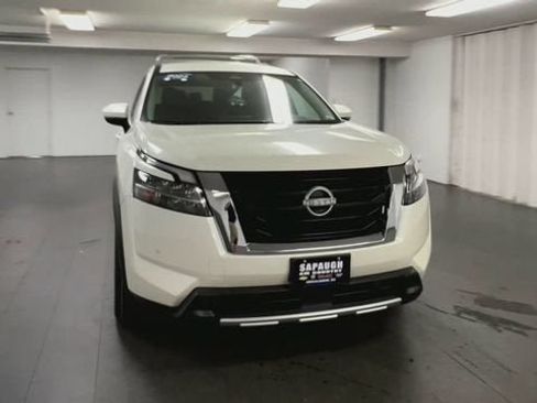Used 2024 Nissan Pathfinder SL AWD/4WD image 3