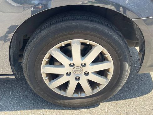 Used 2014 Chrysler Town & Country Touring image 9