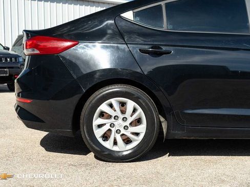 Used 2017 Hyundai Elantra SE image 5