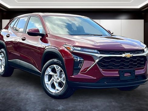 Used 2024 Chevrolet Trax LS w/ LS Convenience Package FWD image 1