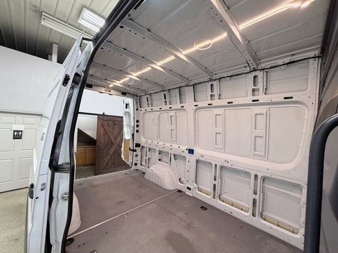 Used 2017 Mercedes-Benz Sprinter 2500 image 36