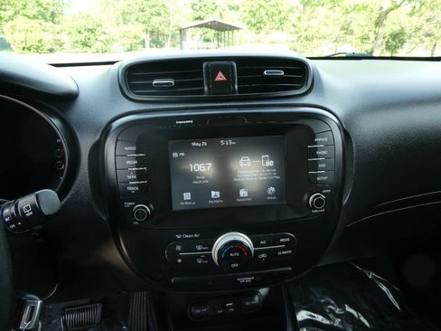 Used 2019 Kia Soul + FWD image 16