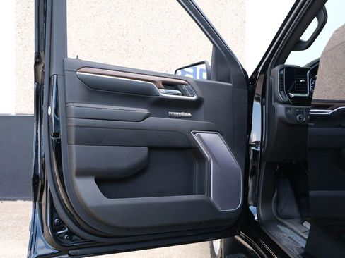 Used 2023 Chevrolet Silverado 1500 High Country image 19