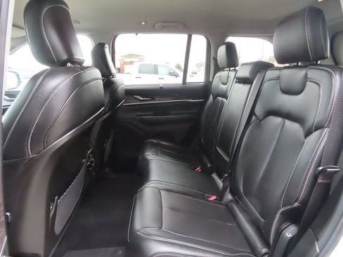 Used 2023 Jeep Grand Cherokee Limited w/ Luxury Tech Group II image 22