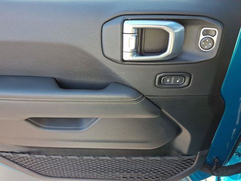 Used 2024 Jeep Wrangler Unlimited Sahara w/ Technology Group image 24