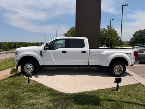 Used 2022 Ford F350 XLT w/ XLT Value Package AWD/4WD image 2