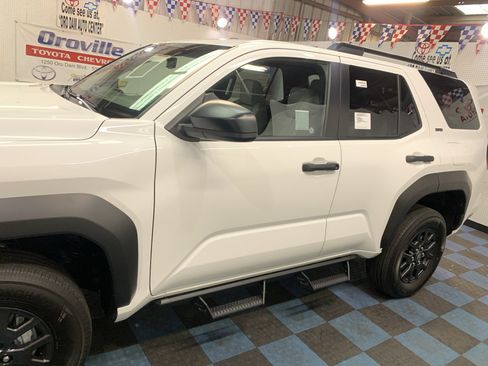 New 2026 Toyota 4Runner SR5 image 2