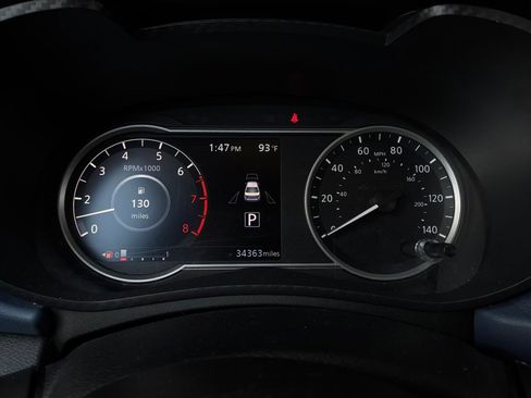 Used 2025 Nissan Versa SV FWD image 33