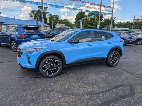 Used 2024 Chevrolet Trax RS FWD image 4