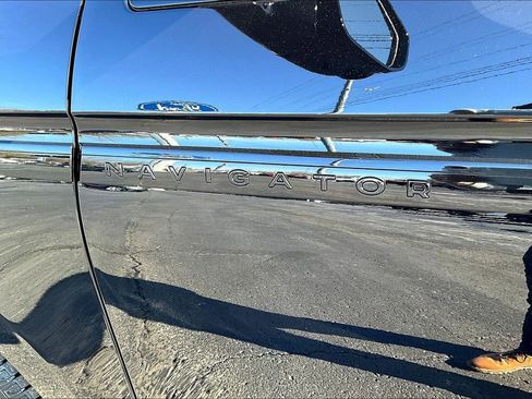 New 2026 Lincoln Navigator Reserve w/ Jet Appearance Package image 9