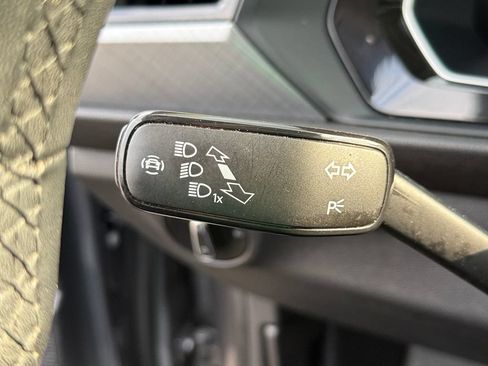 Used 2024 Volkswagen Jetta SE FWD image 37