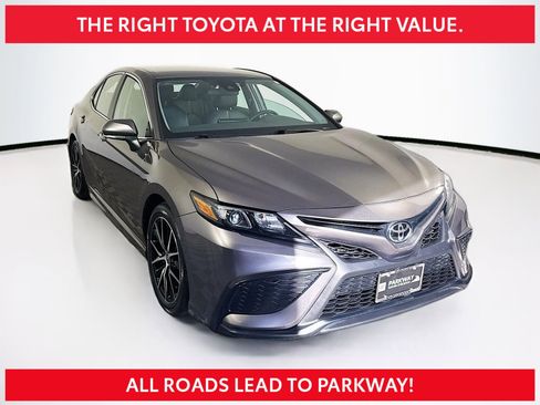 Used 2024 Toyota Camry SE FWD image 1