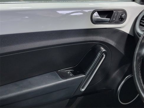 Used 2016 Volkswagen Beetle 1.8T Denim image 21