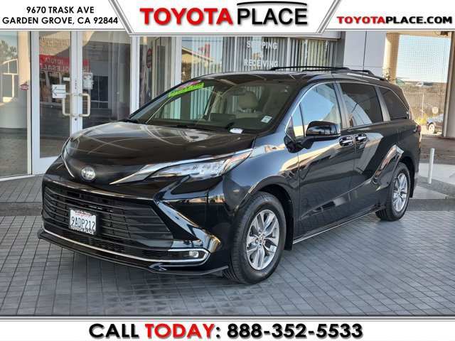 Used 2022 Toyota Sienna XLE w/ XLE Plus Package FWD image 1