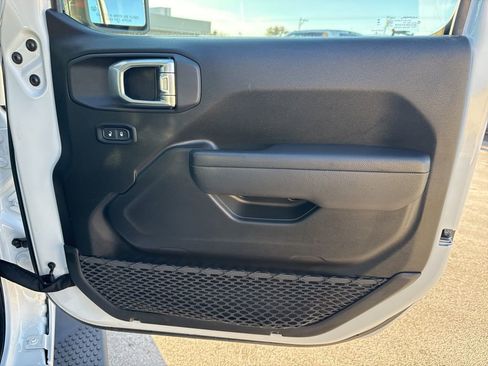 Certified 2024 Jeep Wrangler Rubicon w/ Technology Group image 33