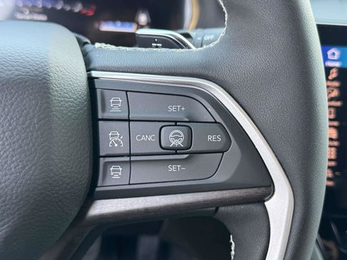 Used 2026 Jeep Grand Cherokee Limited AWD/4WD image 21