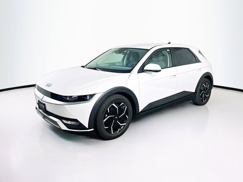 Used 2024 Hyundai Ioniq 5 SEL image 3