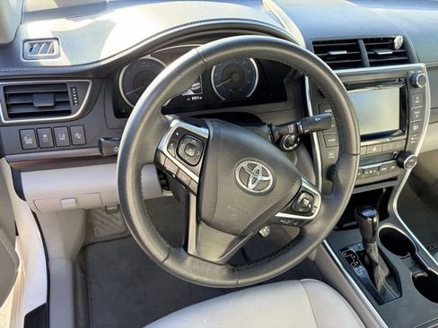Used 2017 Toyota Camry XLE w/ Advanced Technology Package image 6