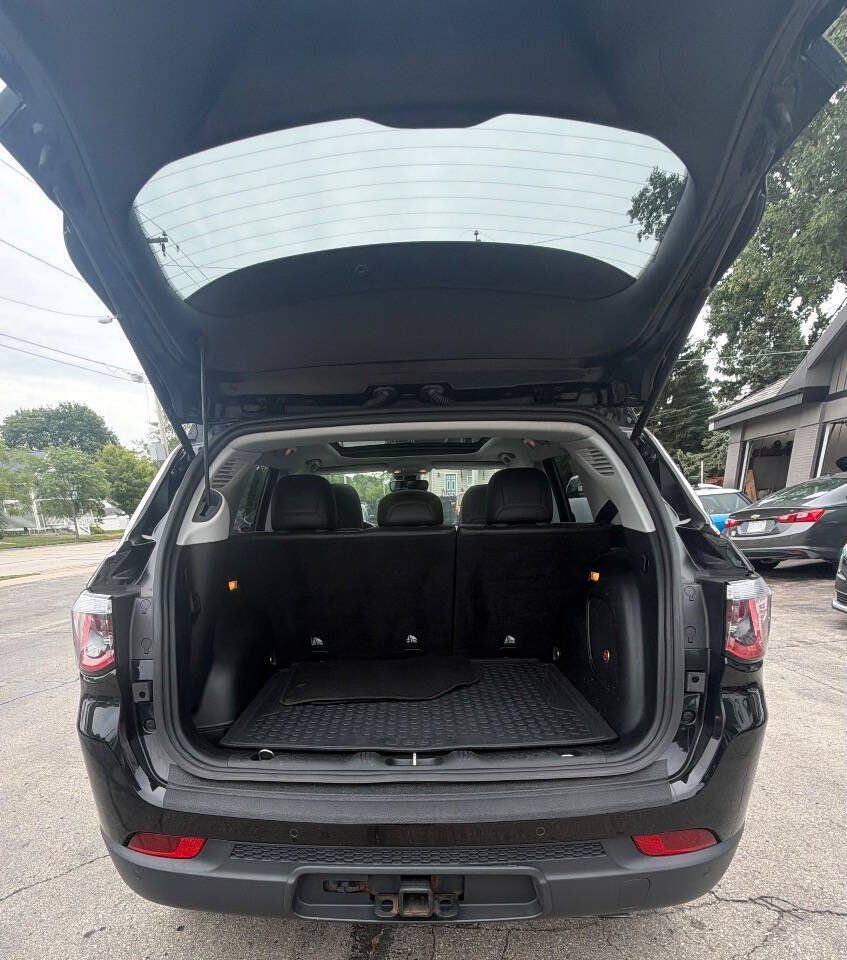 Used 2018 Jeep Compass Limited w/ Navigation Group AWD/4WD image 40