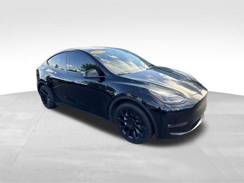 Used 2023 Tesla Model Y Long Range AWD/4WD image 3