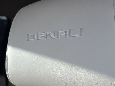 Used 2015 GMC Yukon XL Denali image 10