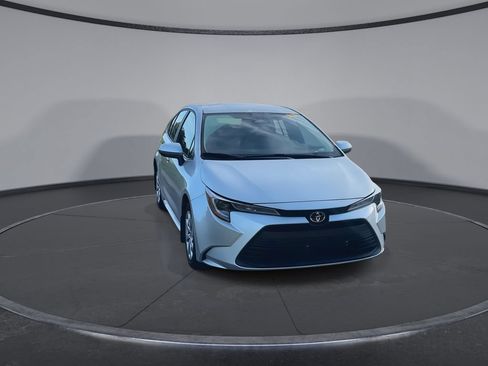 Used 2025 Toyota Corolla LE FWD image 3