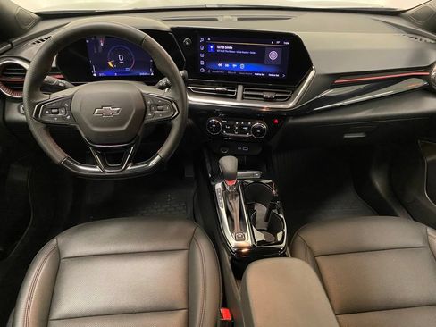 Used 2025 Chevrolet Trax RS FWD image 23