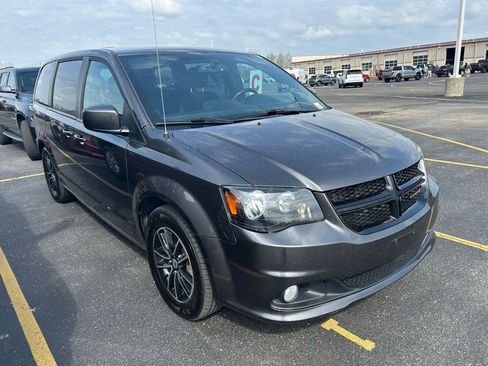 Used 2018 Dodge Grand Caravan SE image 1