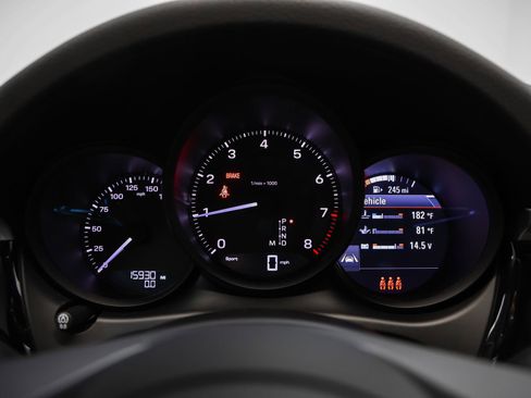 Certified 2023 Porsche Macan AWD/4WD image 28