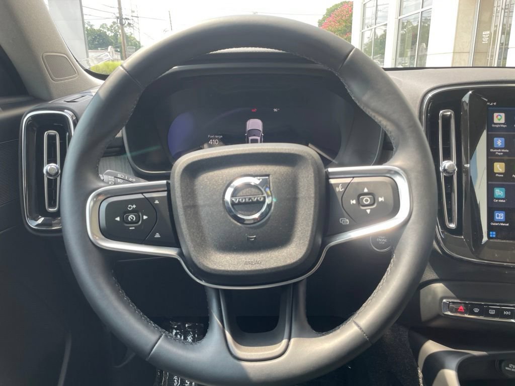 Certified 2025 Volvo XC40 B5 Plus AWD/4WD image 19