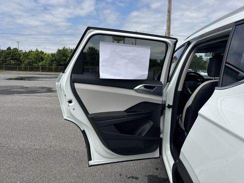 New 2025 Volkswagen Taos SE image 29