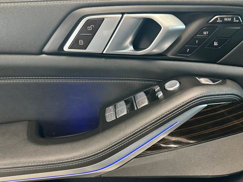 Used 2024 BMW X7 xDrive40i image 11