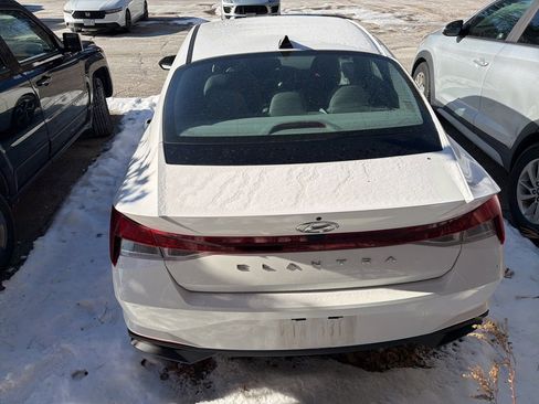 Used 2023 Hyundai Elantra SEL w/ Convenience Package image 4