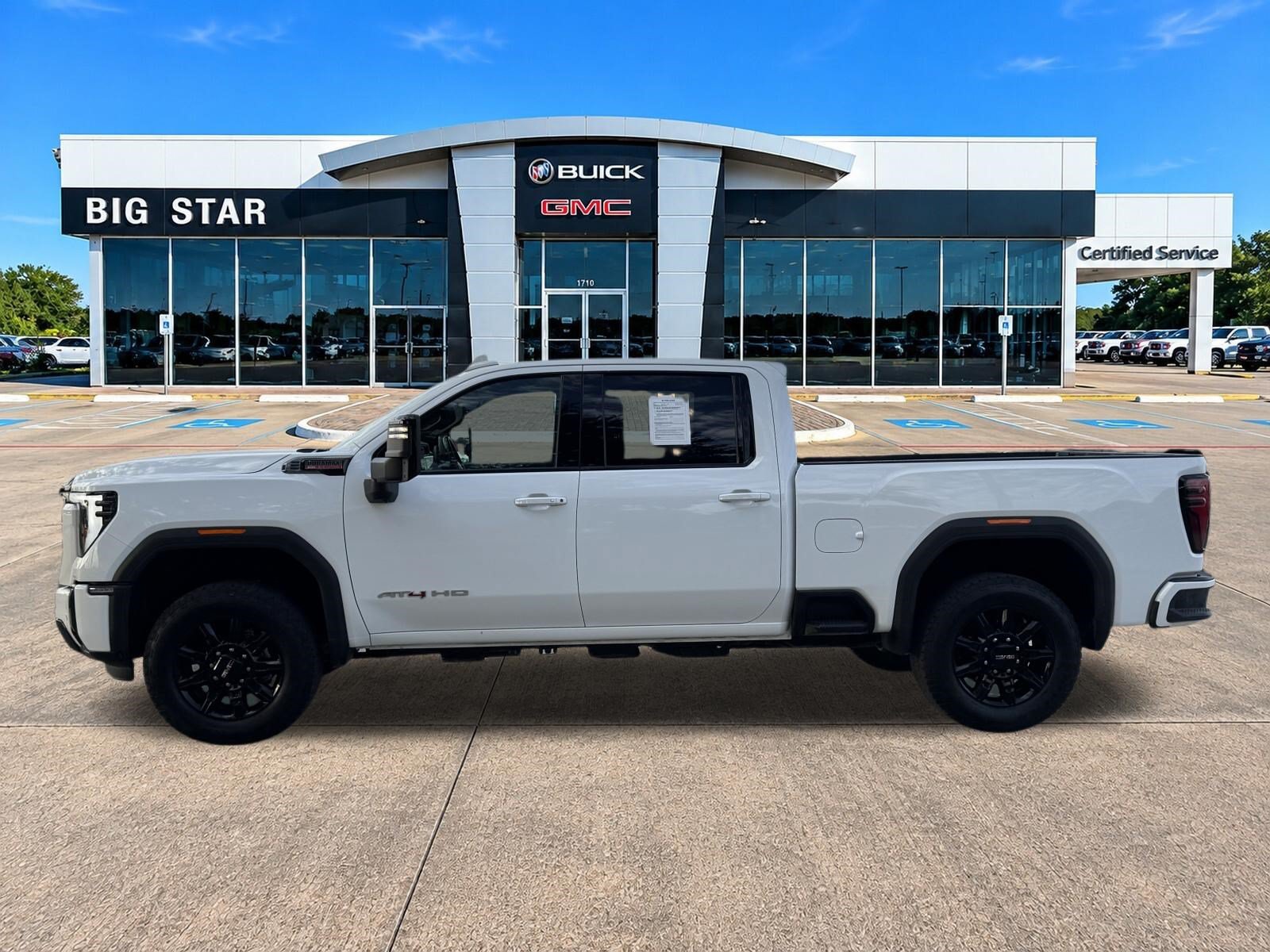 Used 2026 GMC Sierra 2500 AT4 AWD/4WD image 3
